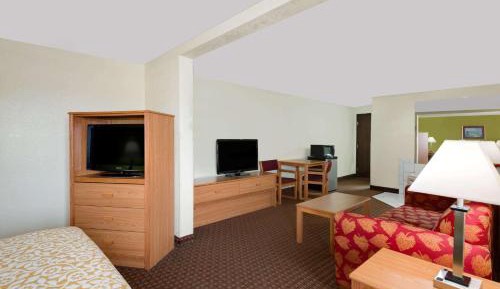 King Studio Suite with Jetted Tub - Non-Smoking