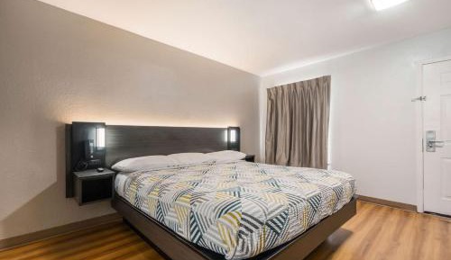 One-Bedroom Suite - Non-Smoking