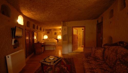 Deluxe Cave Suite