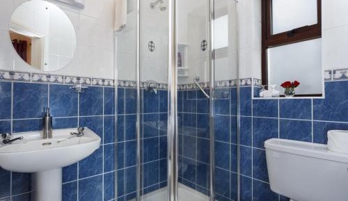  Triple Room with 1 Double bed and 1 Single Bed
