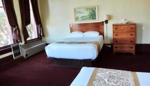 Quadruple Room with Shared Bathroom