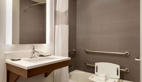Queen Room with Two Queen Beds - Mobility Access/Non-Smoking