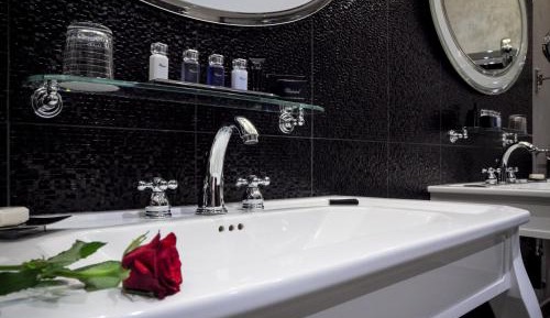 Deluxe Suite with Sea View and Balcony or Terrace