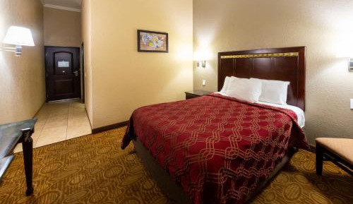 Queen Room - Accessible/Nonsmoking