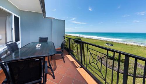 Three Bed Ocean View Contemporary Apartment