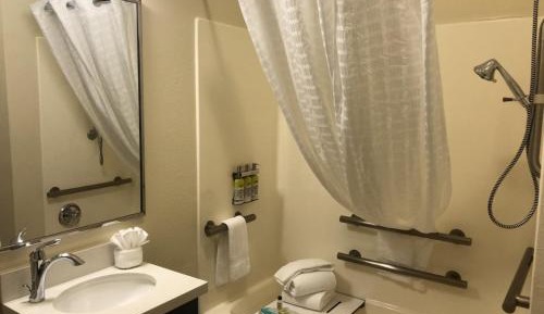 Queen Room - Mobility/Hearing Access - Non-Smoking 