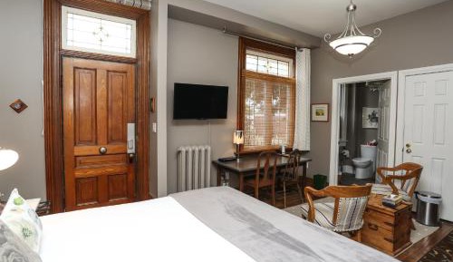 Deluxe King Suite