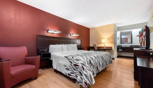 Superior King Room with Full-Size Refrigerator Non-Smoking