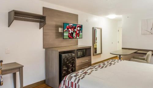 Superior King Room – Disability Access - Non-Smoking  