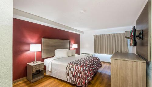 Queen Room with One Queen Bed - Non-Smoking