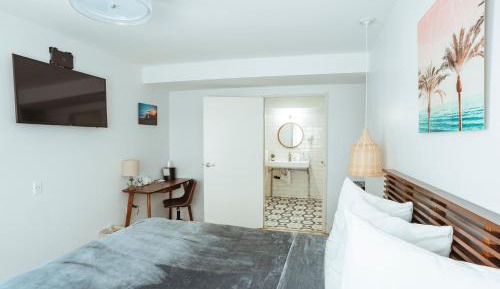 Standard Queen Room