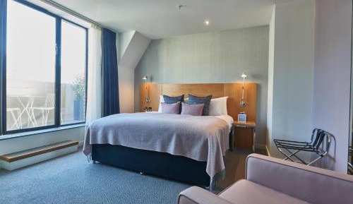 Deluxe King Room with Balcony