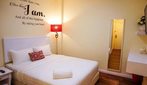 Standard Queen Room (No window)