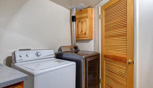 Five Bedroom Holiday Home