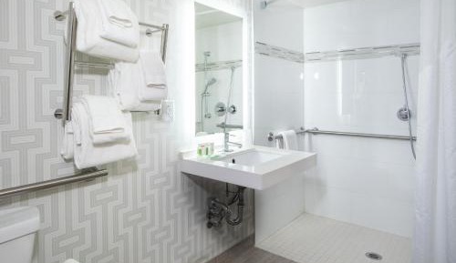 Standard King Room with Roll-in Shower - Mobility Accessible