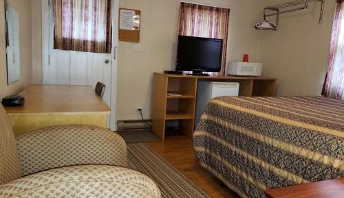 Queen Bed Room