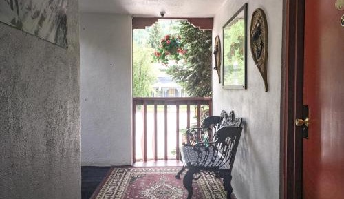 Standard Queen Room - Second Floor