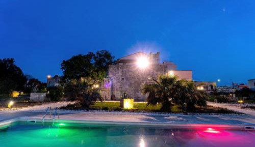 Queen Suite with Pool View