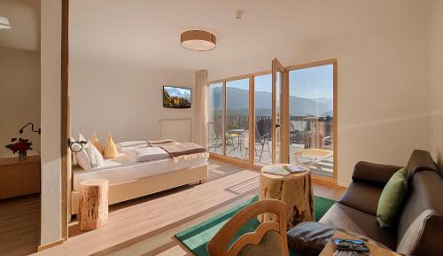 Deluxe Family Suite