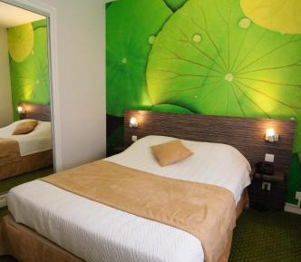 2 Neighboring Double Rooms (2 Adults + 2 Children)