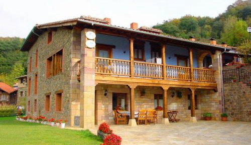 Apartment with Mountain View