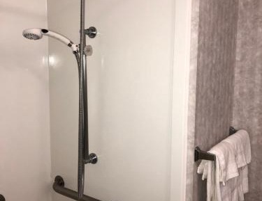 Standard Two Queen Beds - Disability Access/Non-Smoking