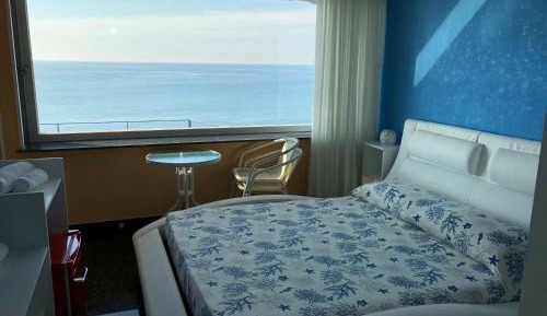 Deluxe Double Room with Balcony and Sea View