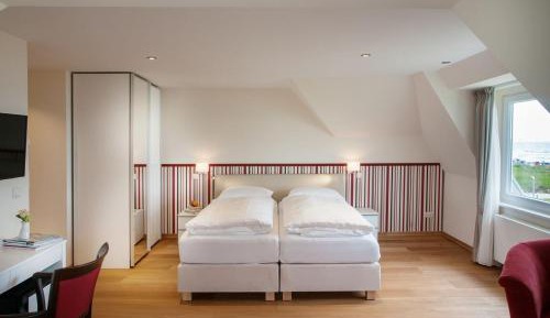 Double Room with Partial Sea View