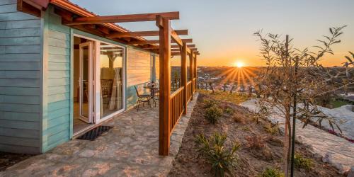 Bungalow with Patio