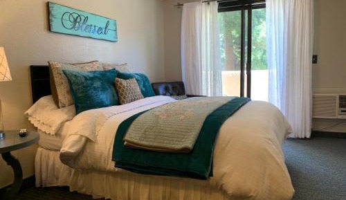 Deluxe Queen Room - Pet Friendly