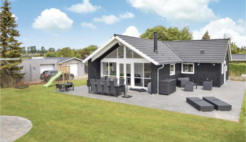 Four-Bedroom Holiday Home