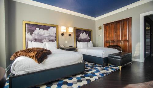 Deluxe Queen Room