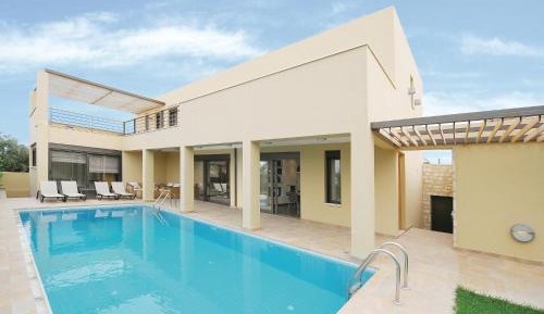 Four-Bedroom Holiday Home