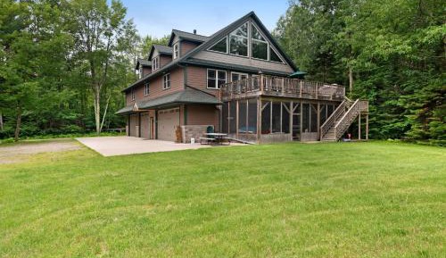Five Bedroom Holiday Home