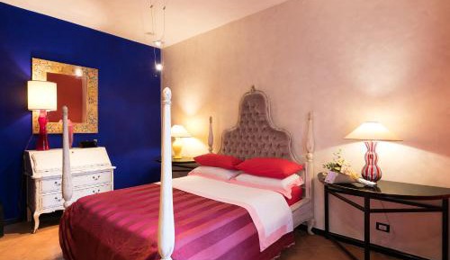 Deluxe One-Bedroom Apartment with Balcony 