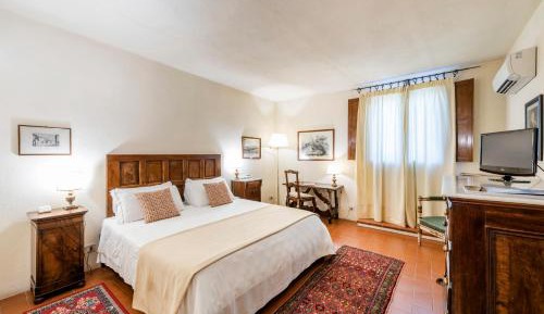 Standard Double or Twin Room with Street View