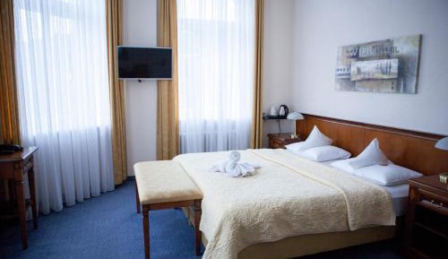 Large Double Room
