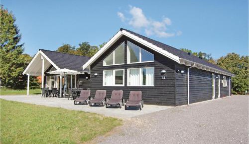 Seven-Bedroom Holiday Home
