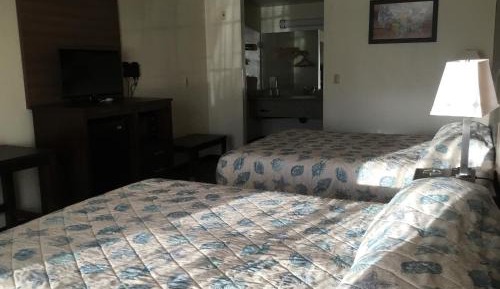 Queen Room with Two Queen Beds - Smoking