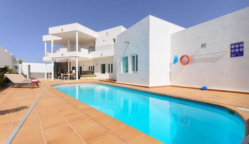 Villa with Garden View