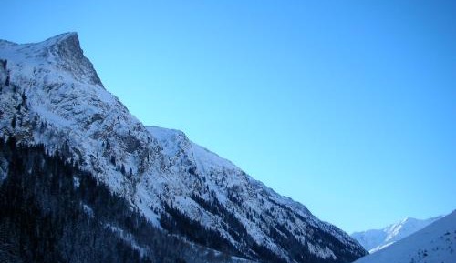 Apartment with Mountain View