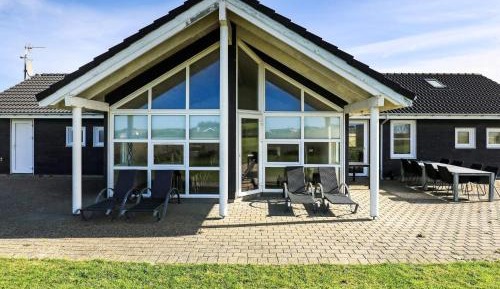 Five-Bedroom Holiday Home