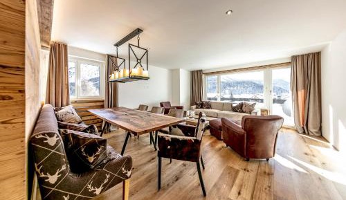 Apartment with Mountain View