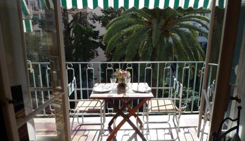 Apartment with Garden View