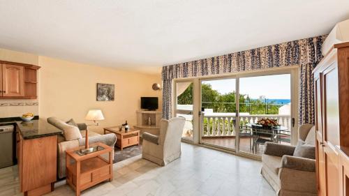 Classic Two-Bedroom Apartment with Terrace