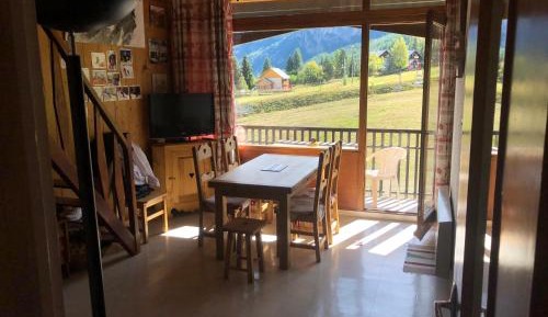 Apartment with Mountain View