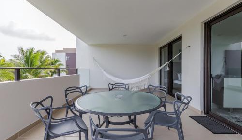 Apartment with Pool View 