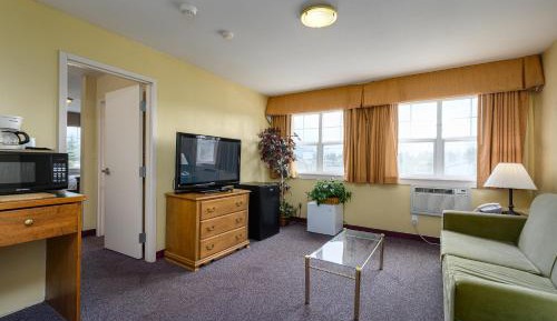 Deluxe King Suite