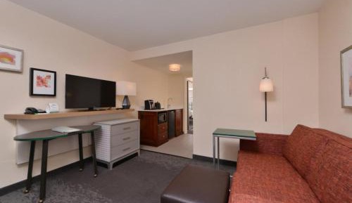 One-Bedroom Suite with Two Double Beds