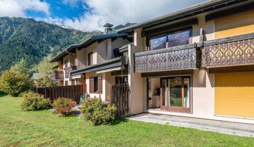 Apartment with Mountain View